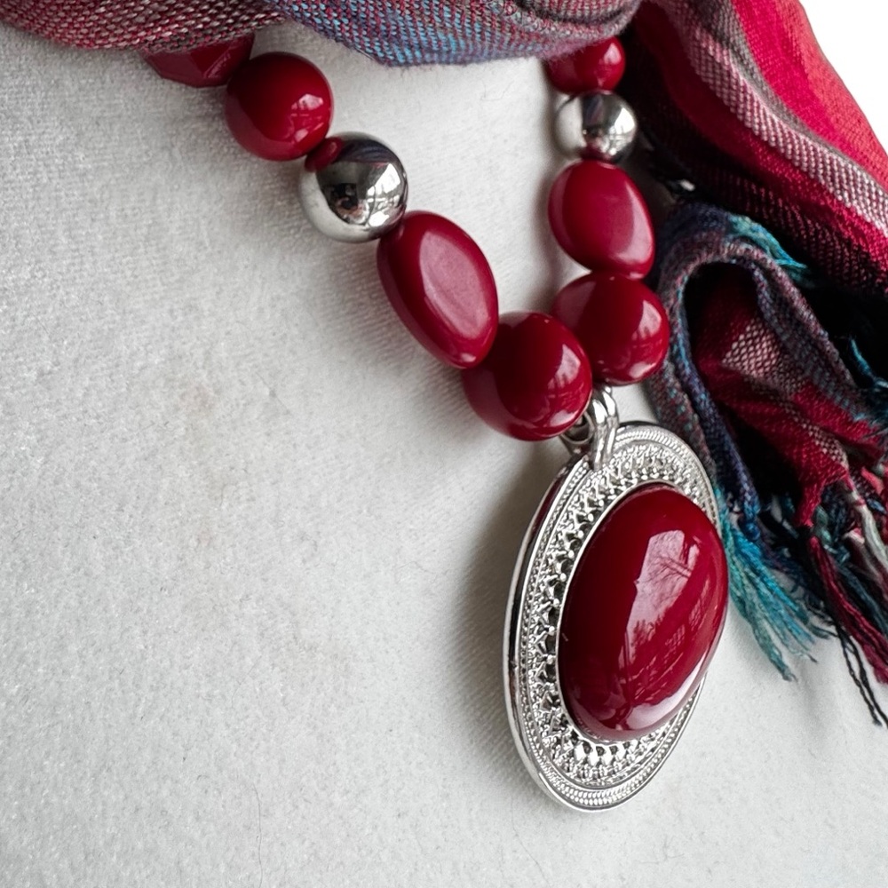 Statement Red Beaded Silver Tone Oval Pendant Chunky Bold Collar Necklace - Picture 2 of 7